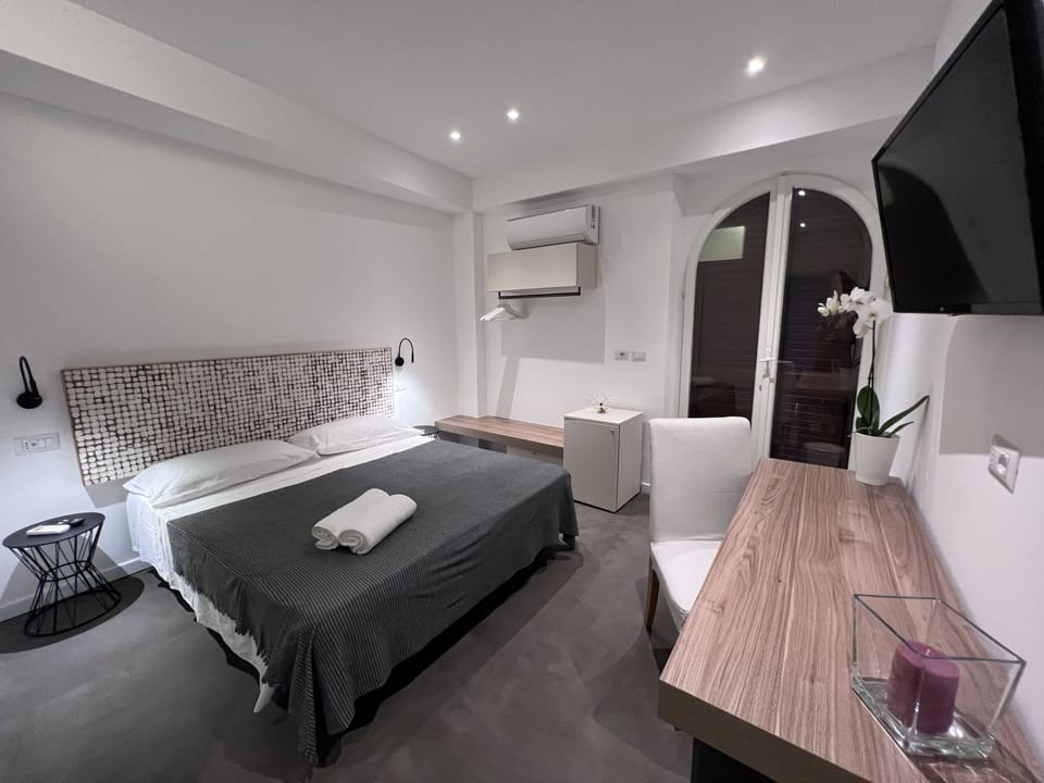 Premium bedding, minibar, in-room safe, individually furnished