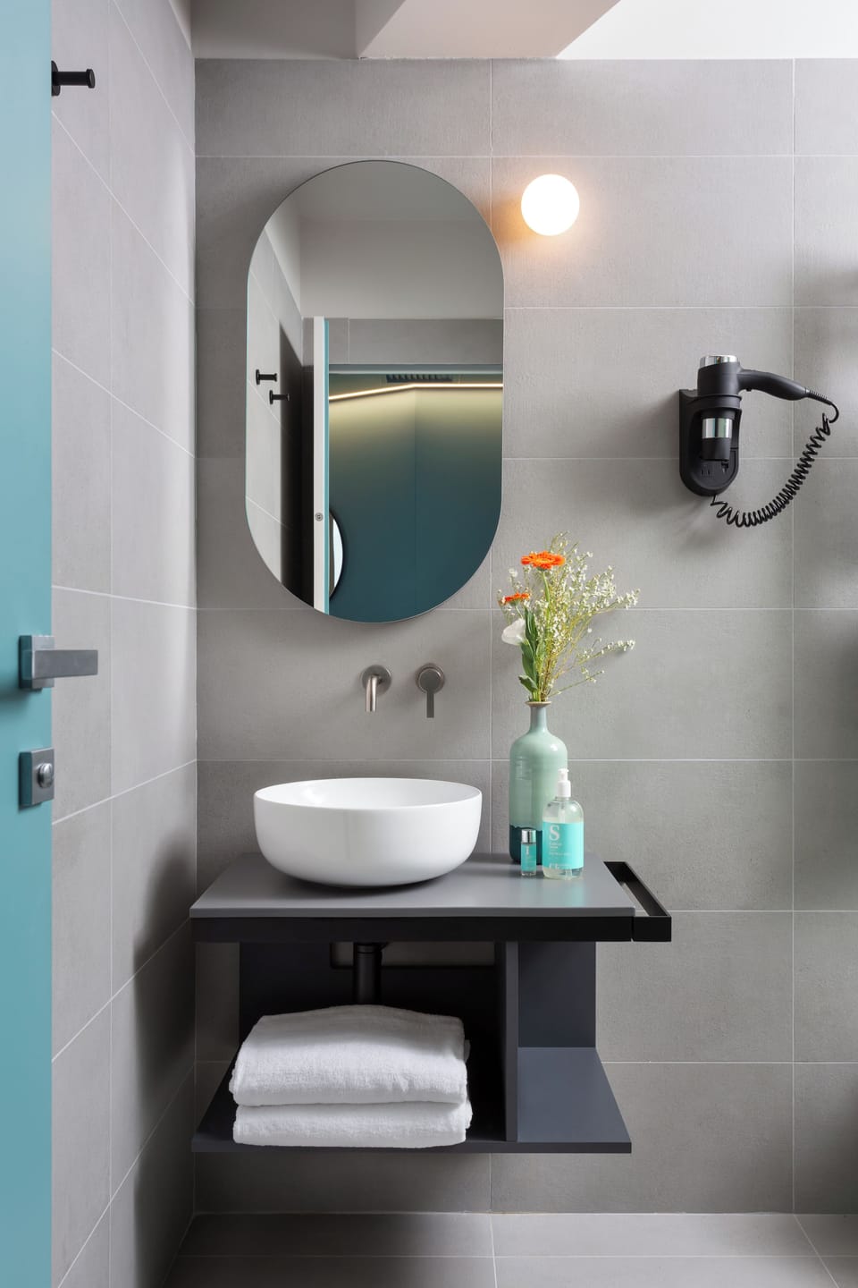 Quadruple Room | In-room safe, desk, free WiFi, bed sheets