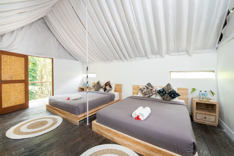 Family Tent Glamping | Free WiFi, bed sheets