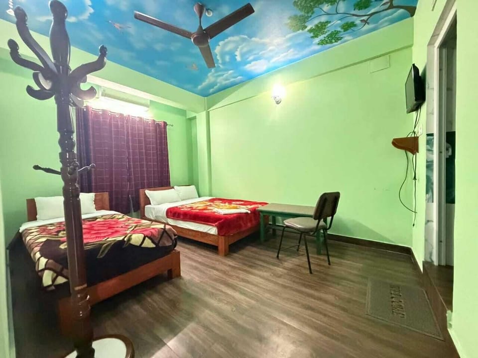Deluxe Triple Room | Individually decorated, individually furnished, laptop workspace