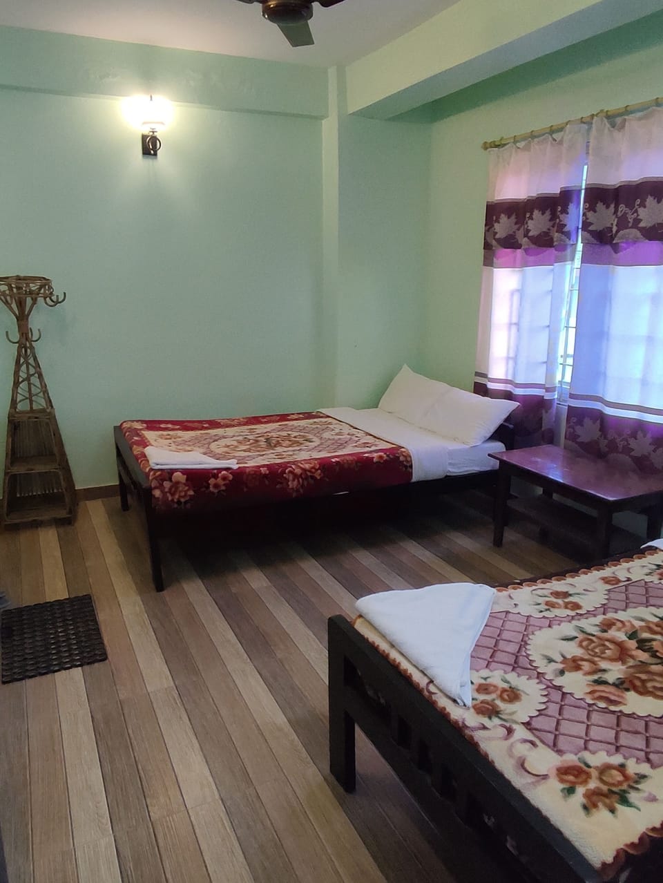 Economy Triple Room | Individually decorated, individually furnished, laptop workspace