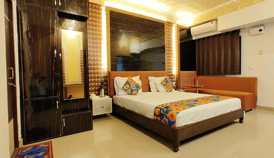 Premium bedding, down comforters, pillowtop beds, in-room safe