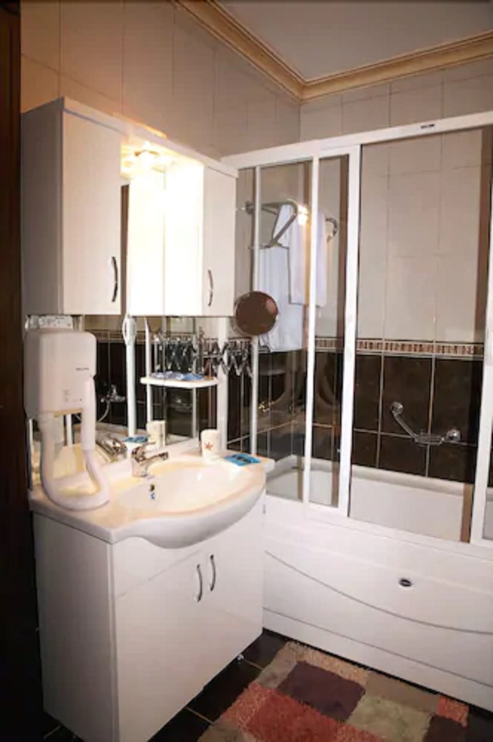 Shower, free toiletries, hair dryer, slippers