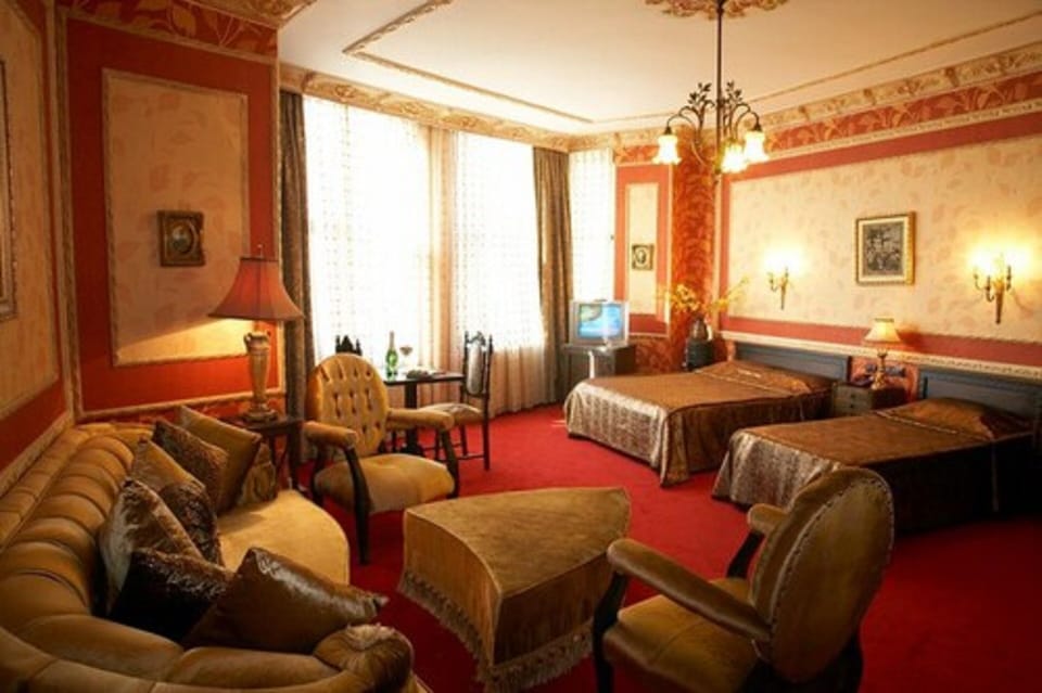 Room (Orient Express) | In-room safe, desk, iron/ironing board, free cribs/infant beds