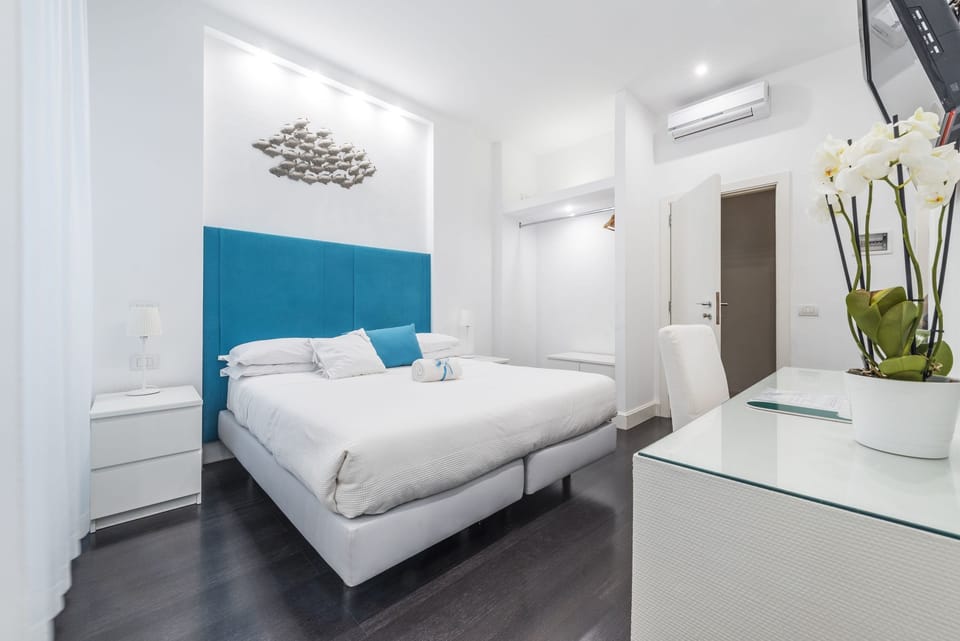Deluxe Double Room | Desk, soundproofing, iron/ironing board (on request), WiFi (free)