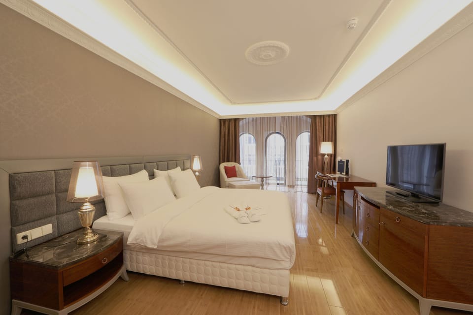 Superior Double or Twin Room, Balcony | In-room safe, individually decorated, individually furnished, desk