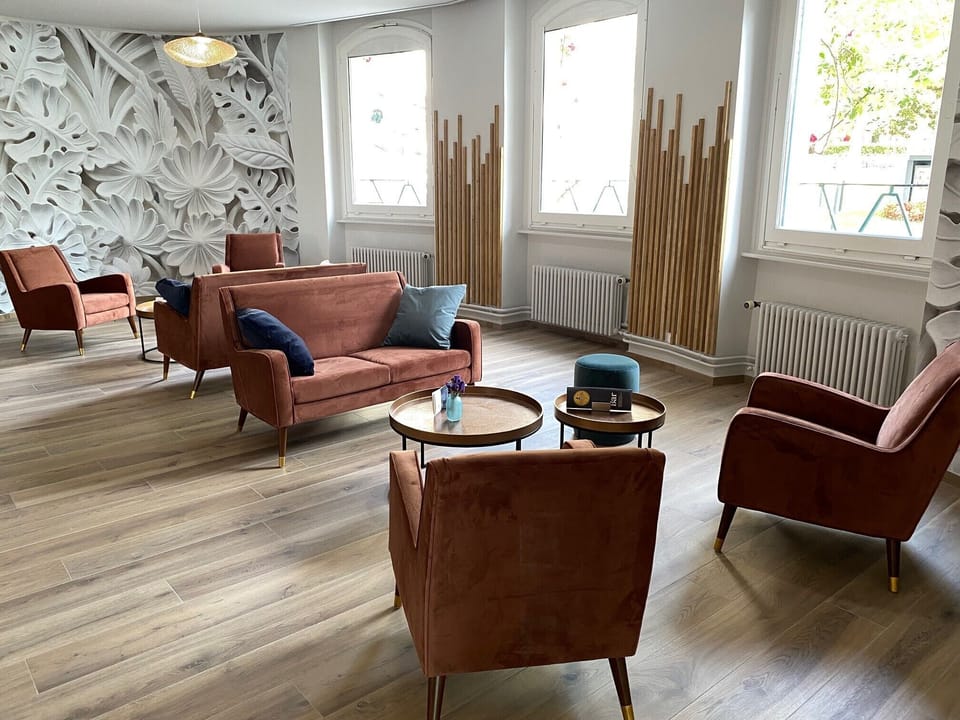 Breakfast, lunch, dinner served; beach views