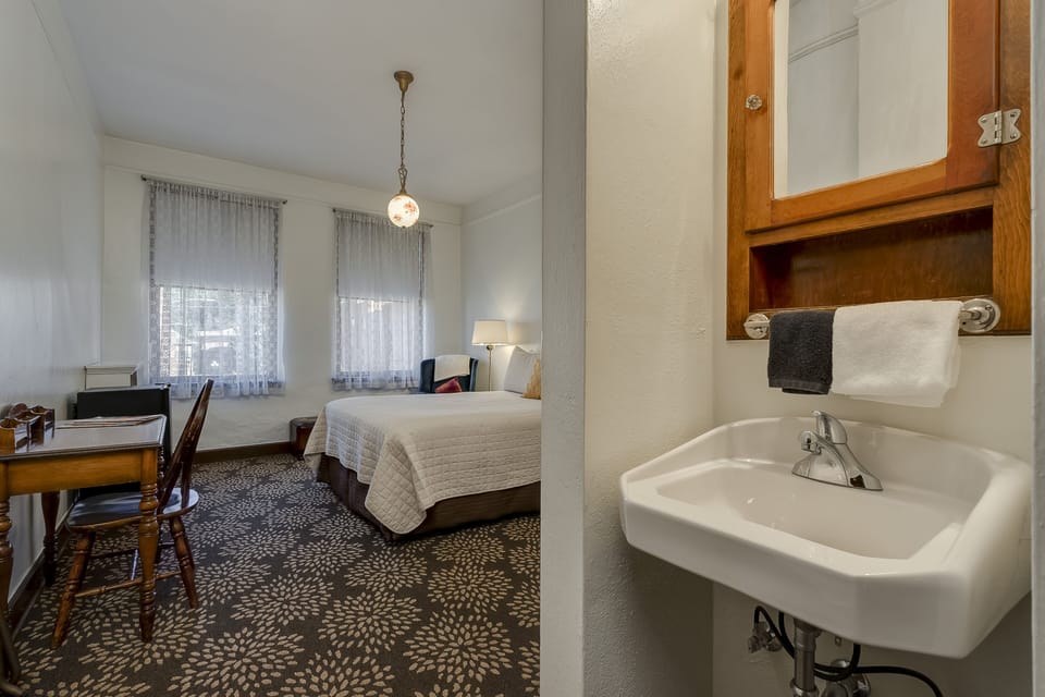 Room, Private Bathroom, Mountain View | Individually decorated, free WiFi, bed sheets