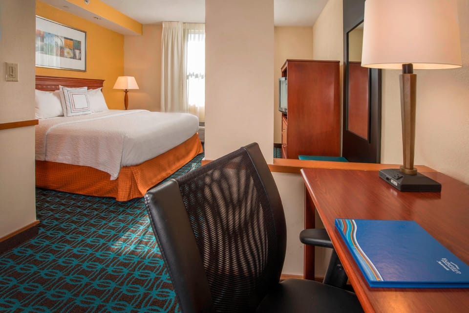 Premium bedding, in-room safe, desk, laptop workspace