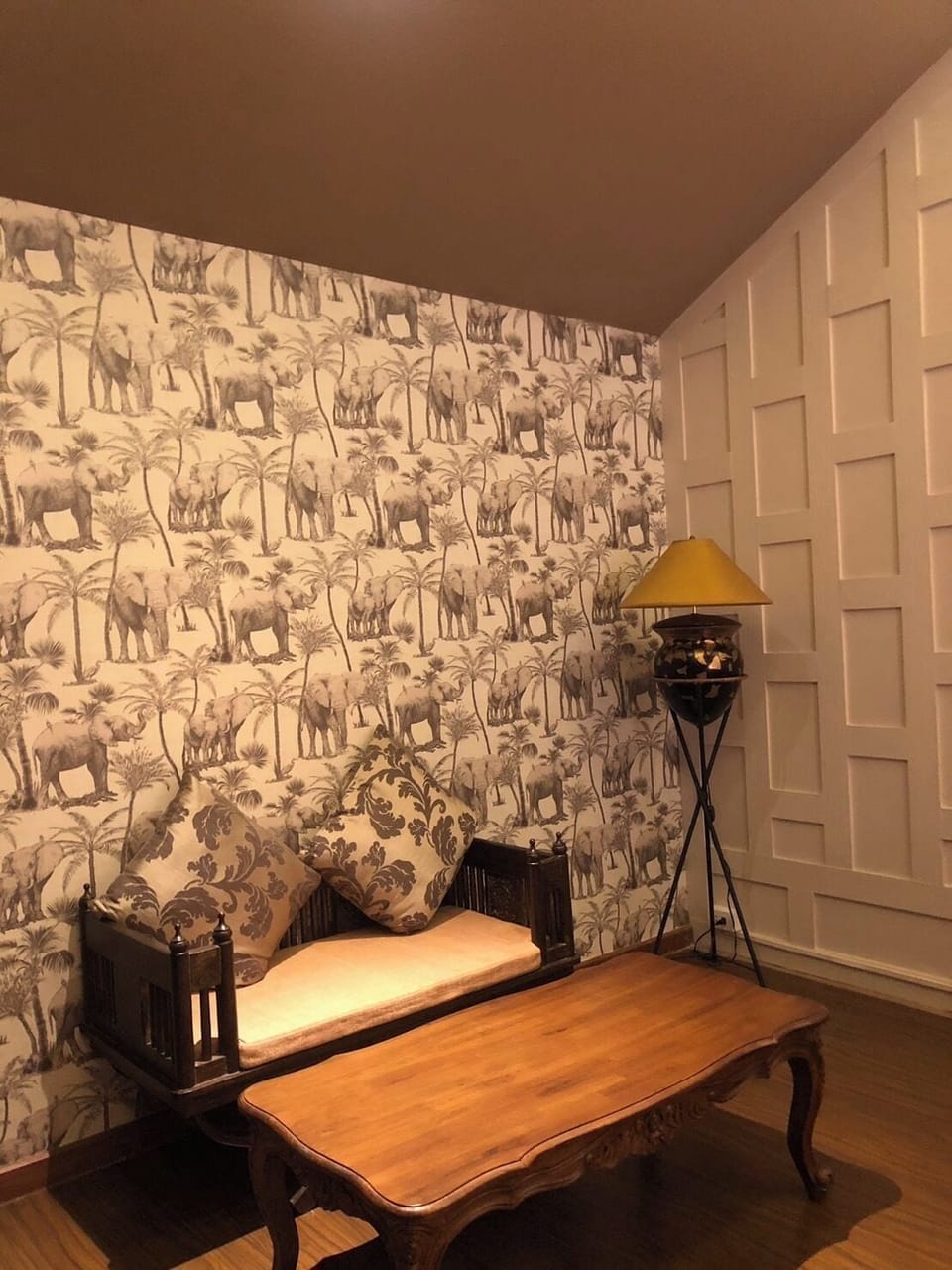 Thai Deluxe Room, No Window | Minibar, in-room safe, desk, blackout drapes