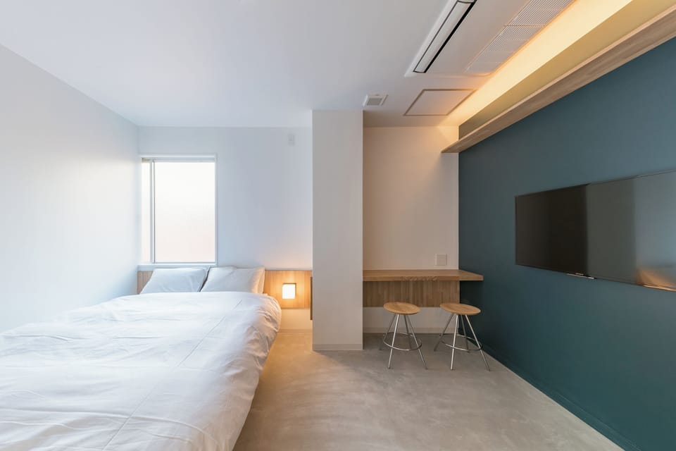 Laptop workspace, blackout drapes, free WiFi, bed sheets