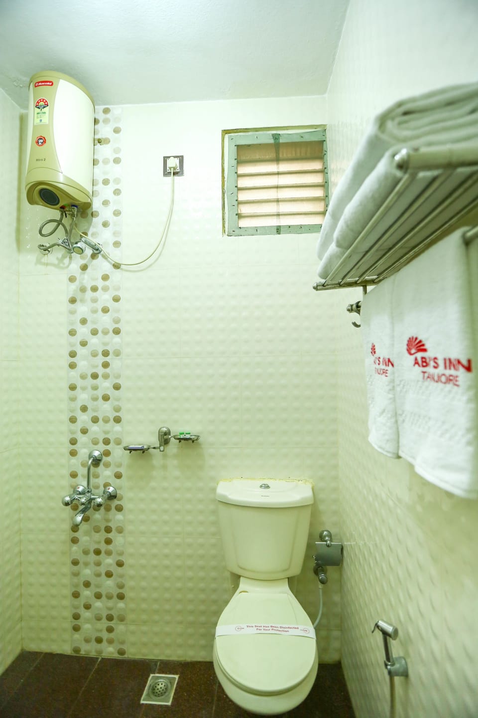Shower, free toiletries, towels