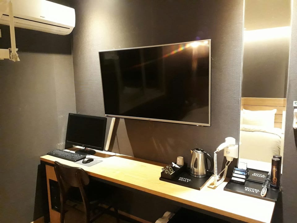 Standard Room | Blackout drapes, free WiFi, bed sheets