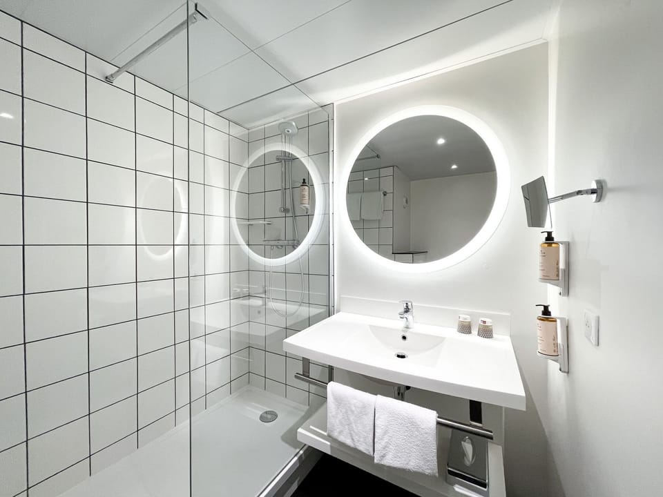 Privilege, Room, 1 Double Bed | Bathroom | Eco-friendly toiletries, hair dryer, towels