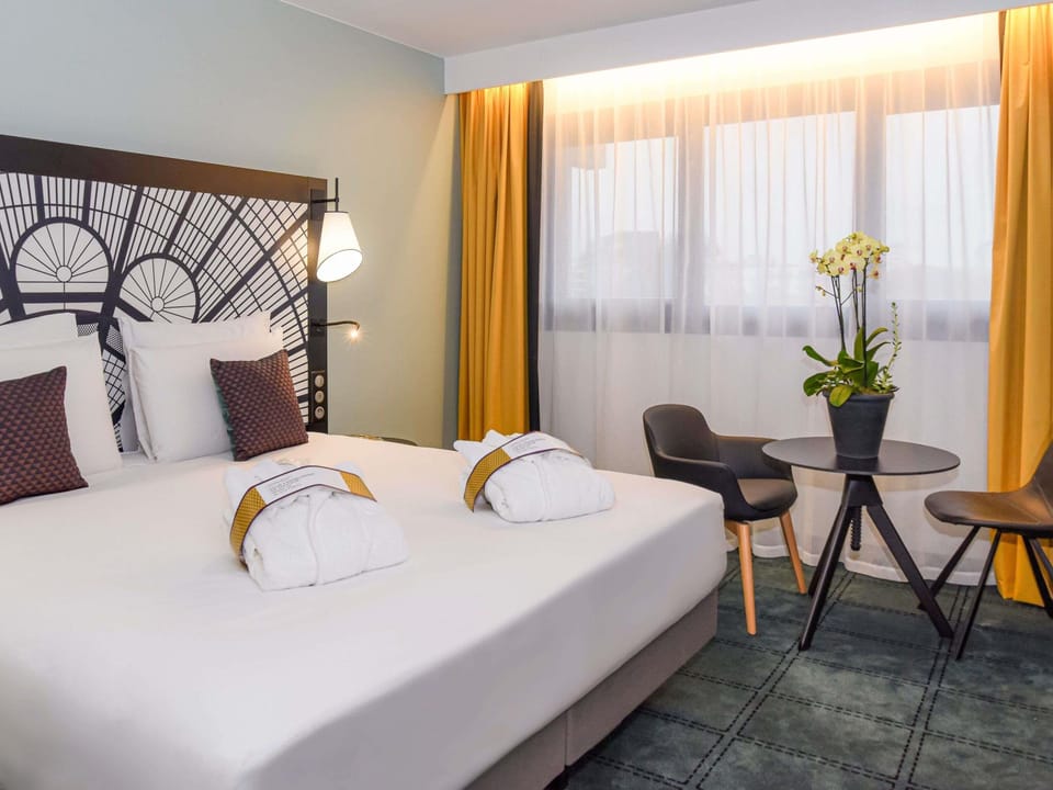 Privilege, Room, 1 Double Bed | In-room safe, desk, soundproofing, iron/ironing board