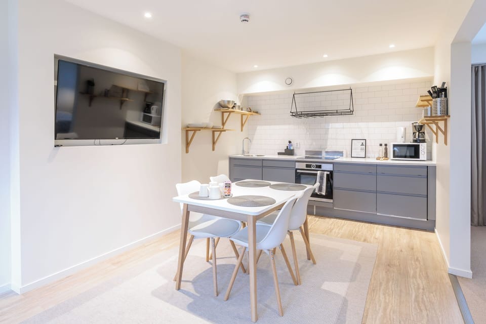 Standard Suite | Private kitchen | Coffee/tea maker, fridge, oven, stovetop