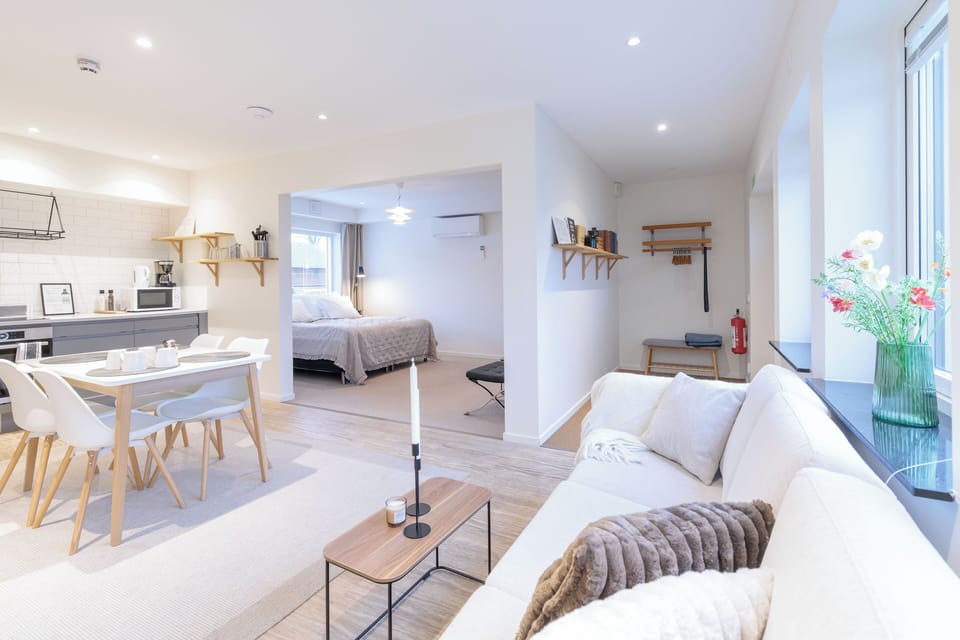 Standard Suite | Laptop workspace, blackout drapes, WiFi (free), bed sheets
