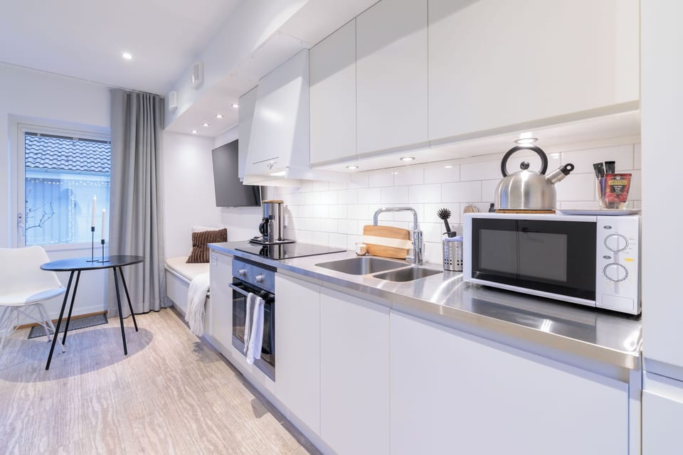 Double Room | Laptop workspace, blackout drapes, WiFi (free), bed sheets