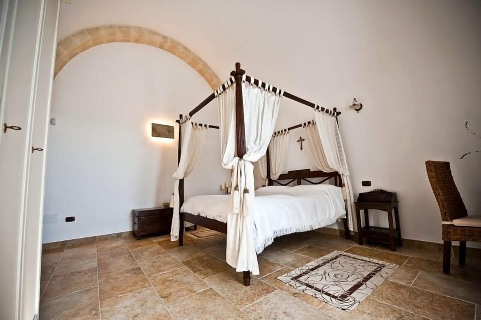 Junior Studio Suite | Minibar, desk, free WiFi, bed sheets