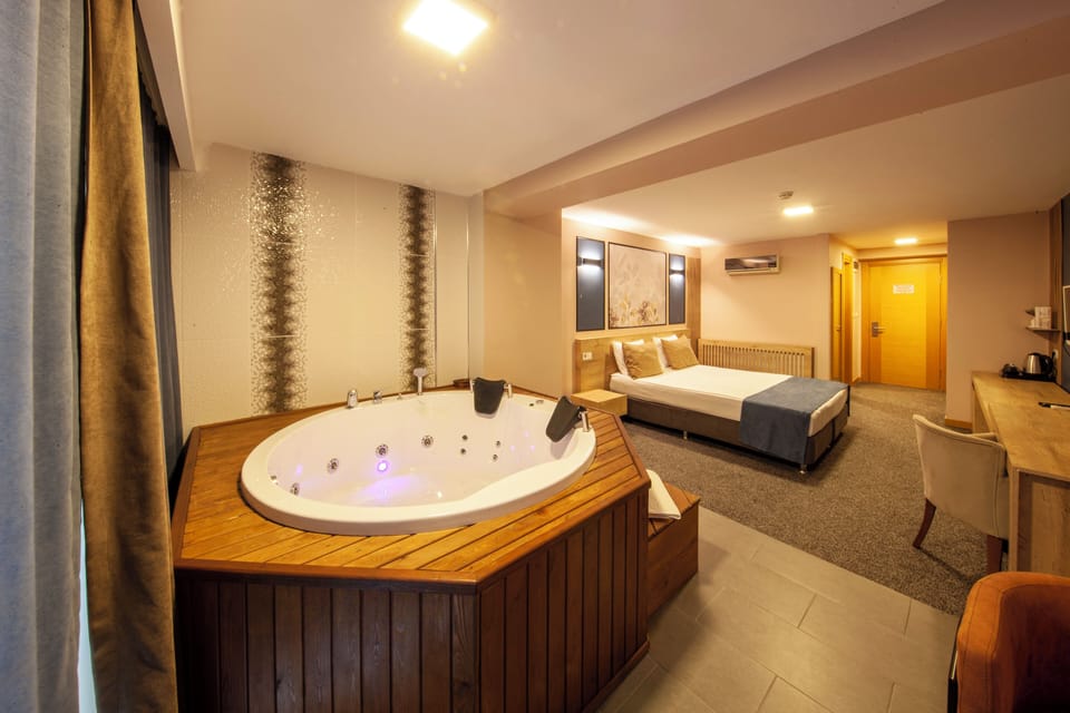 Executive Double Room, 1 Double Bed, Terrace, Lake View | Premium bedding, minibar, in-room safe, bed sheets