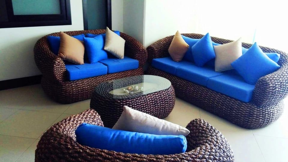 Family Condo, 2 Bedrooms, Ocean View, Beachside | Living area | Flat-screen TV