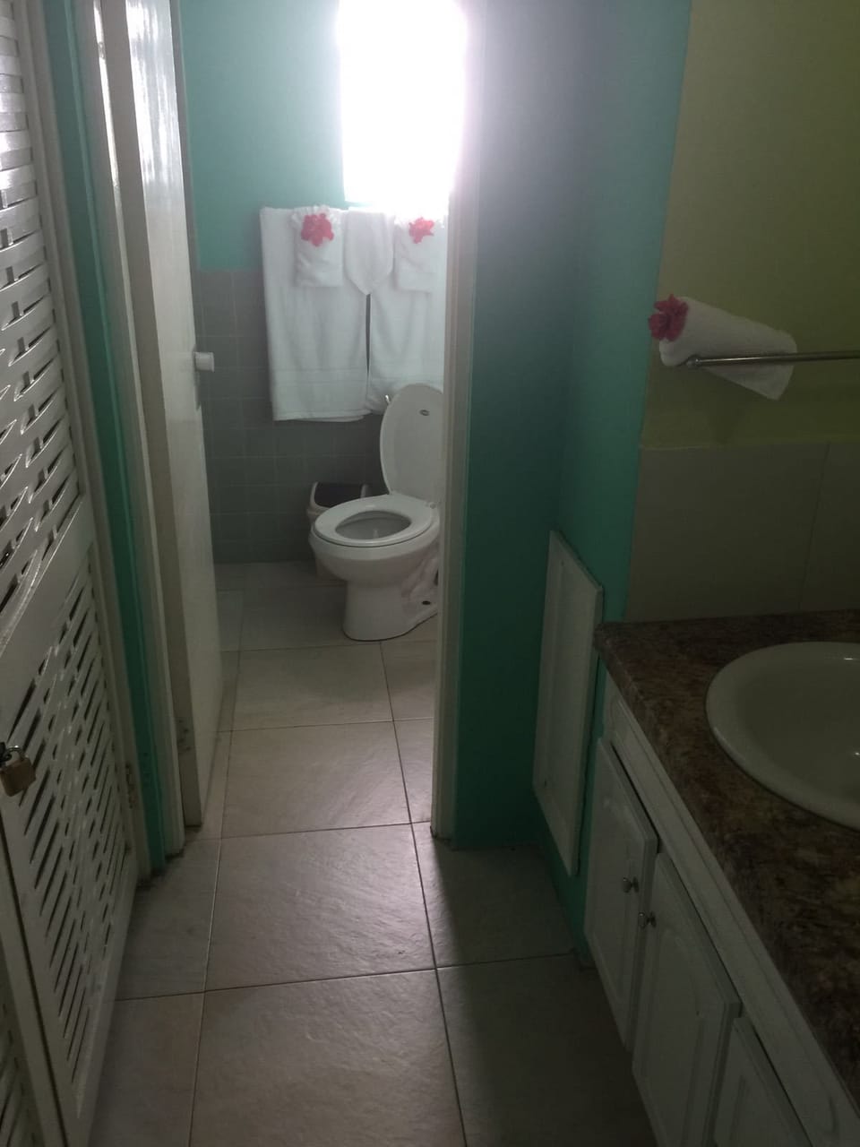 Apartment | Bathroom | Combined shower/tub, free toiletries, towels