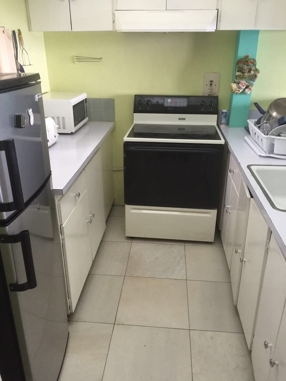 Apartment | Private kitchen | Microwave, oven, stovetop, cookware/dishes/utensils