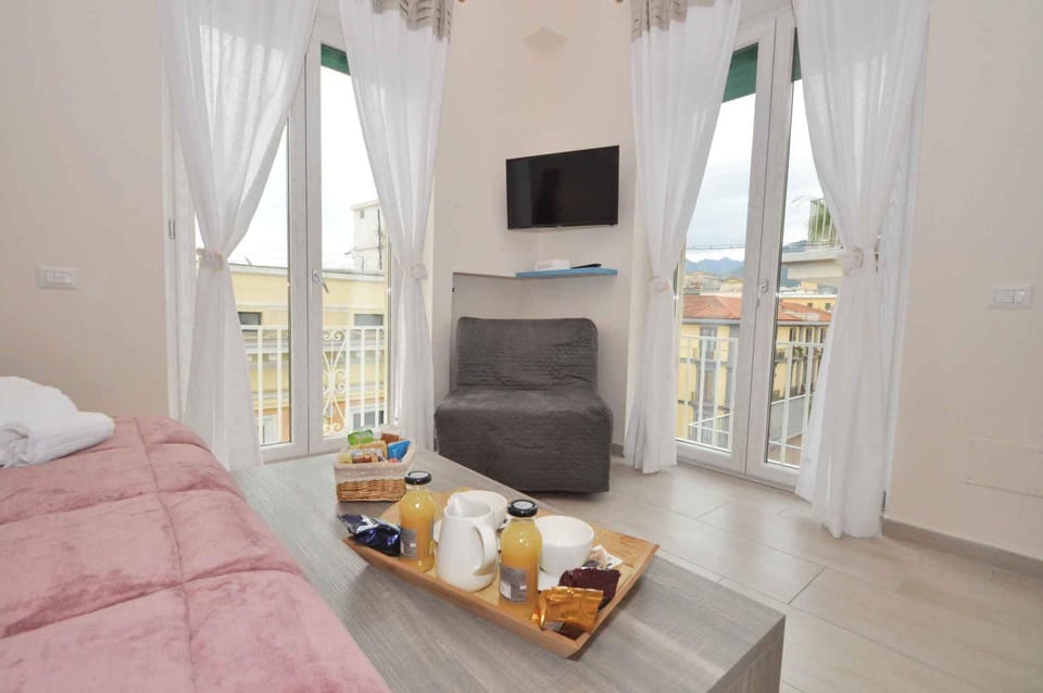 Family Triple Room | Minibar, desk, soundproofing, free WiFi