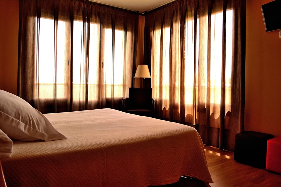 Double Room, Sea View | In-room safe, desk, blackout drapes, free WiFi