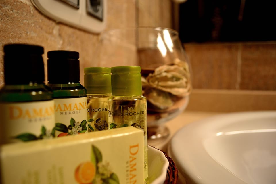 Double Room, Sea View | Bathroom amenities | Combined shower/tub, free toiletries, hair dryer, bidet