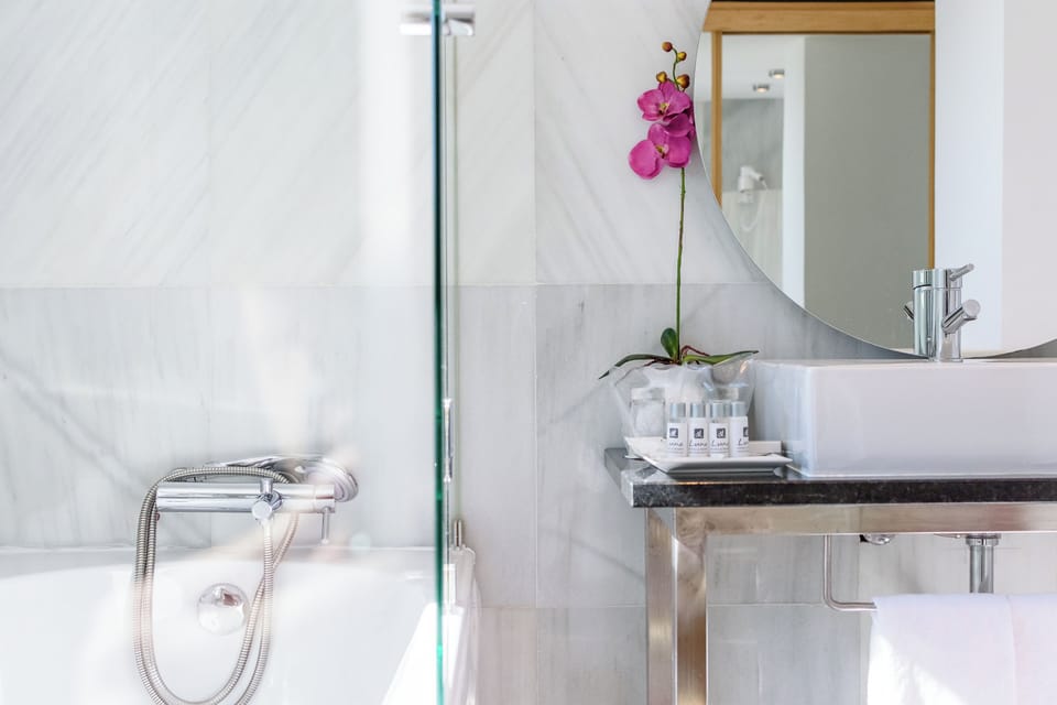 Bathtub, hair dryer, towels