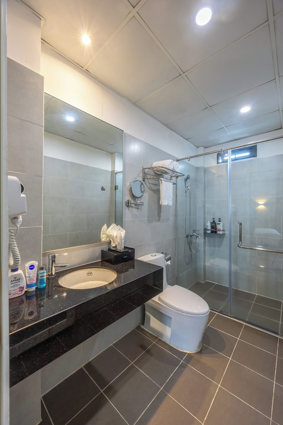 Superior Double Room | Bathroom | Shower, free toiletries, hair dryer, bathrobes