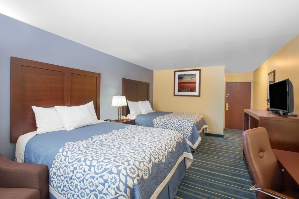 Desk, iron/ironing board, rollaway beds, free WiFi