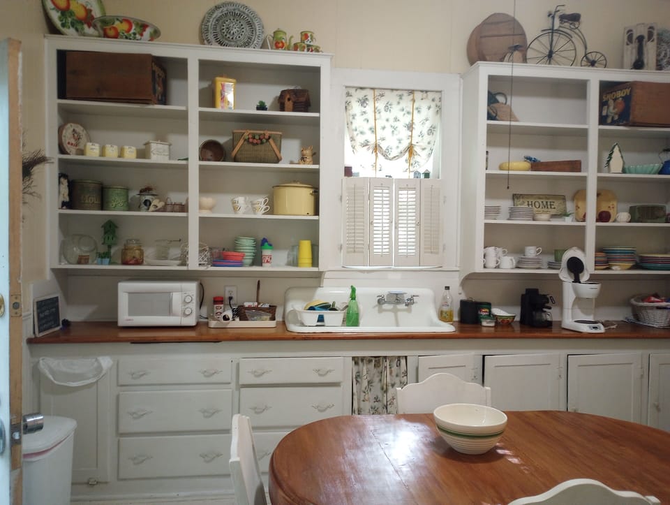 Classic Cottage, Private Bathroom | Private kitchen | Shared microwave