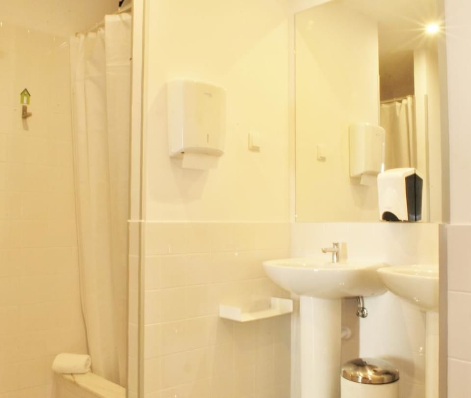 Peneco Albufeira GuestHouse - Hostel Hostel in Albufeira