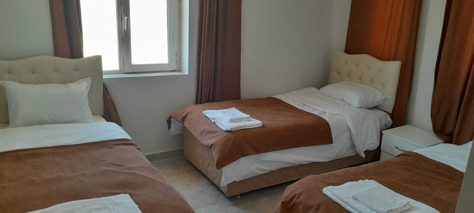Standard Triple Room | In-room safe, soundproofing, iron/ironing board, bed sheets