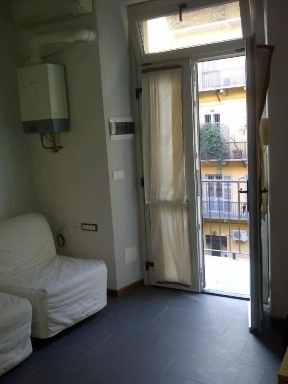 Studio | Living area | Flat-screen TV