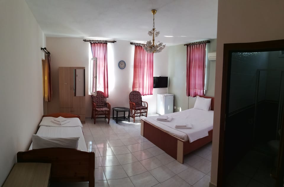Triple Room | Egyptian cotton sheets, premium bedding, minibar, iron/ironing board