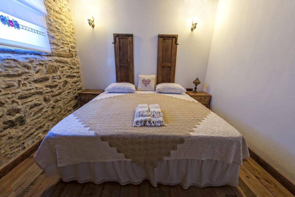 Egyptian cotton sheets, premium bedding, in-room safe
