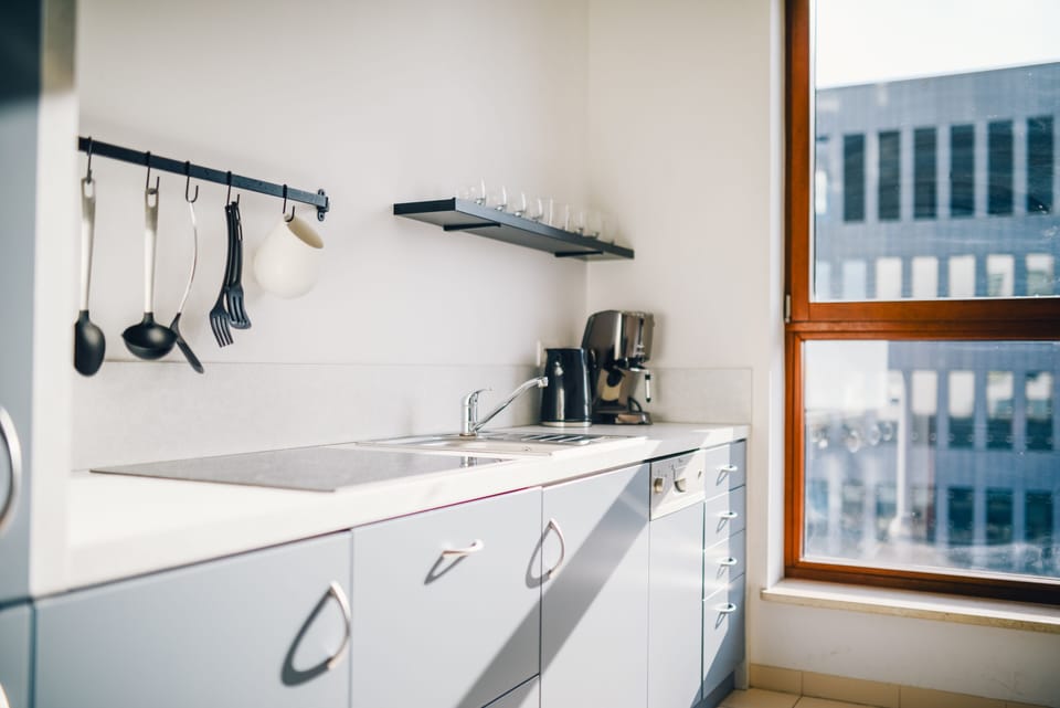 Apartment (Sea TowersIII:Hryniewickiego 6,TowerA) | Private kitchenette | Fridge, oven, stovetop, coffee/tea maker