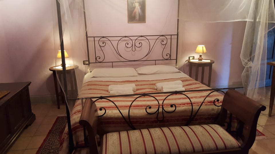 Comfort Apartment, 2 Bedrooms, Pool View | Desk, free cribs/infant beds, free WiFi
