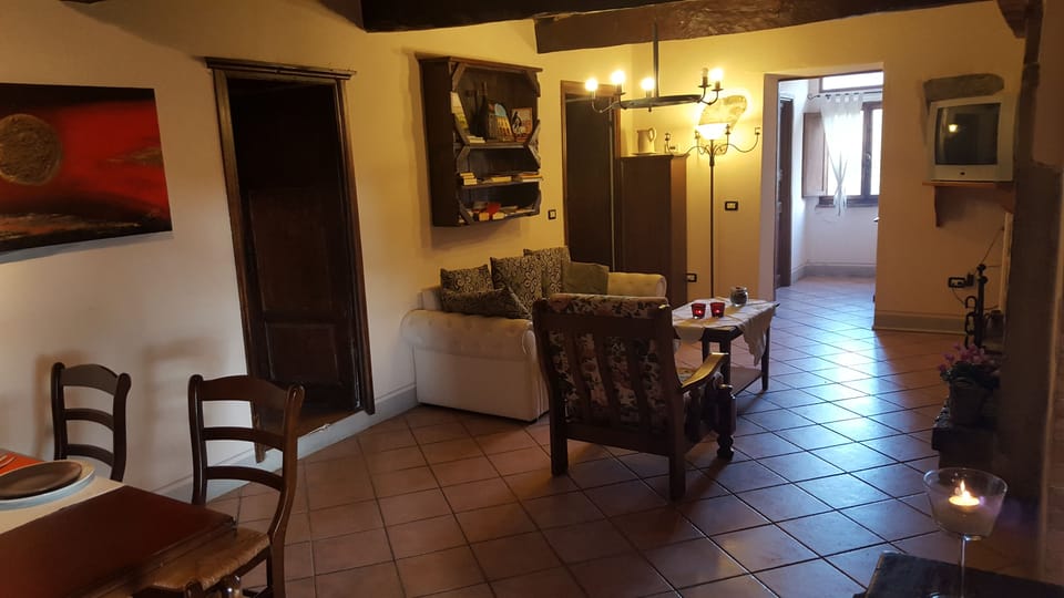 Apartment, 2 Bedrooms, Hill View | Living room | Flat-screen TV, fireplace