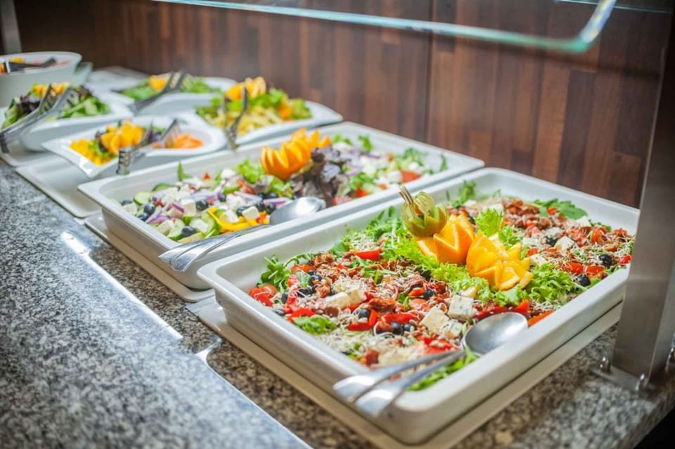 Daily buffet breakfast (PLN 60 per person)