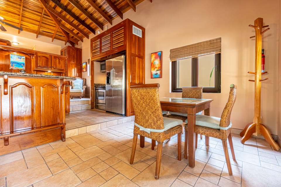 Honeymoon Casita | Dining room