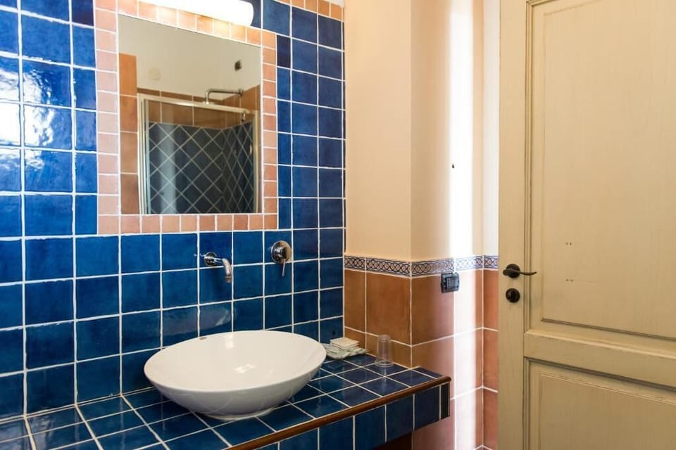 Shower, towels