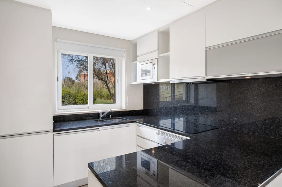 Suite, 3 Bedrooms | Private kitchen | Fridge, microwave, oven, stovetop