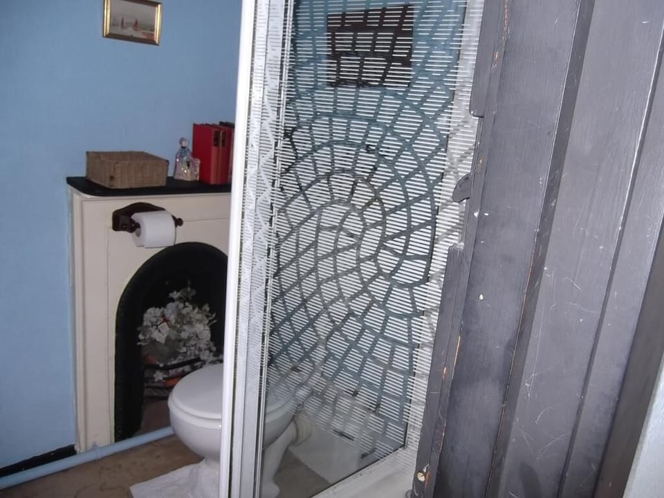 Double Room, Ensuite | Bathroom | Hair dryer