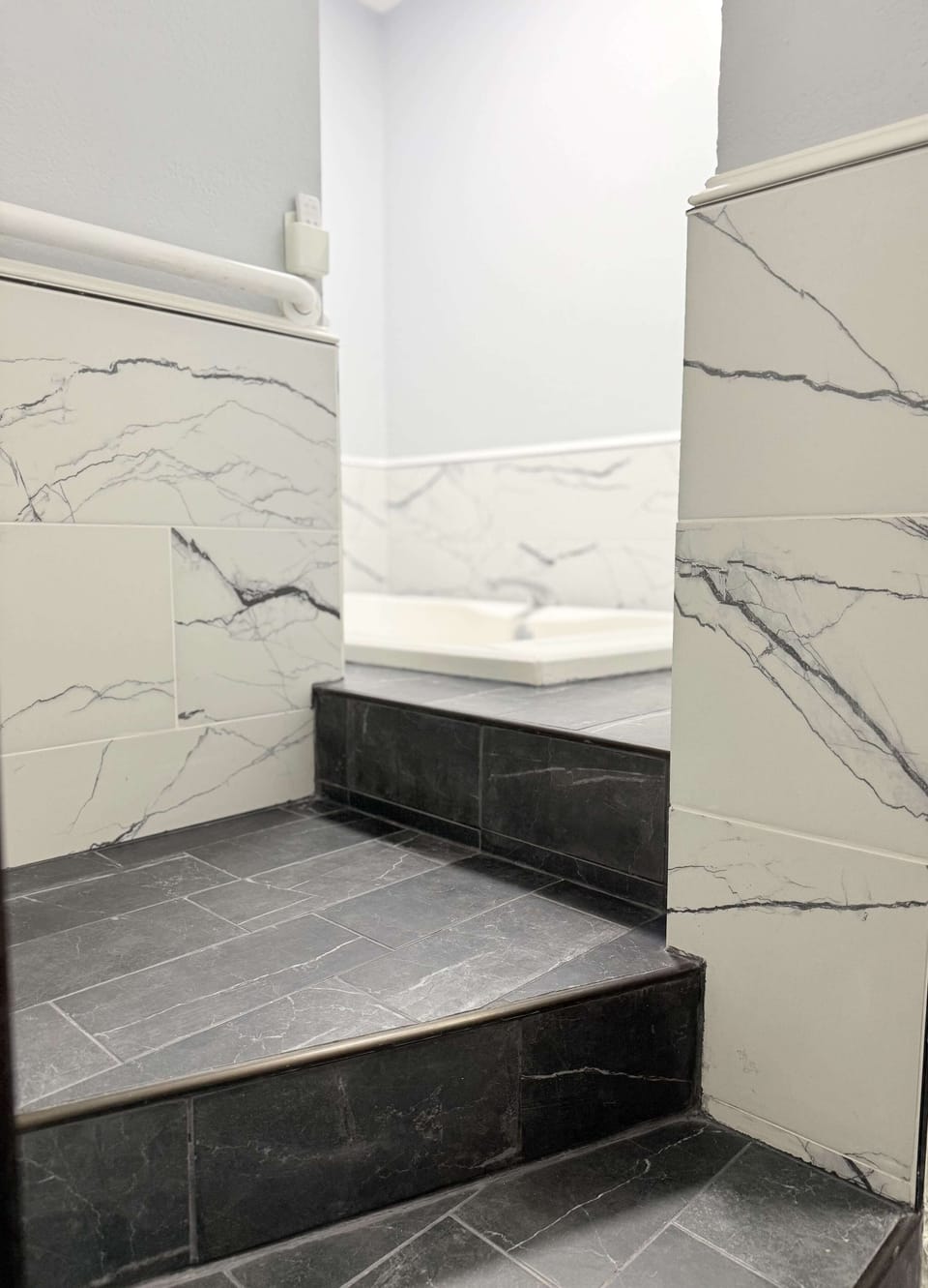 Suite, 1 King Bed, Non Smoking (One-Bedroom) | Jetted tub