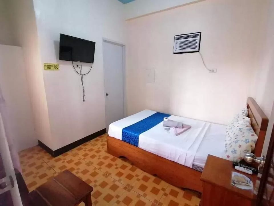 Desk, WiFi (free), bed sheets