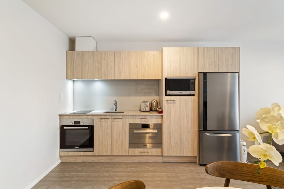 Executive Apartment, 1 King Bed, City View | Private kitchen | Microwave, stovetop, dishwasher, coffee/tea maker